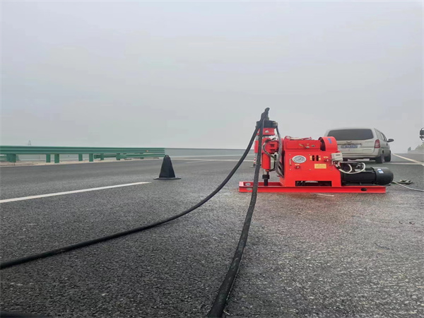 带岭马路路基路面开裂下沉注浆加固灌浆